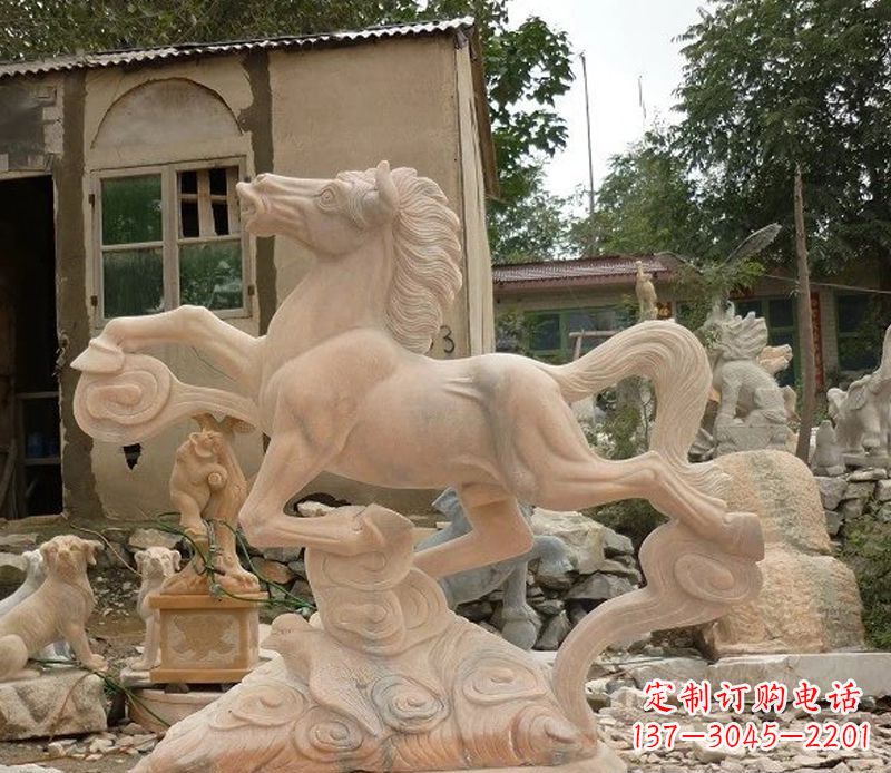 菏泽奔马石雕晚霞红动物雕塑