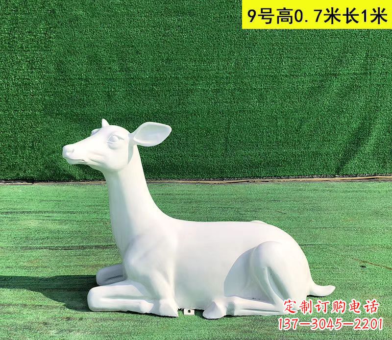 菏泽玻璃钢白色小鹿动物雕塑