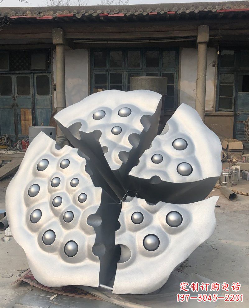 菏泽玻璃钢大型莲蓬雕塑
