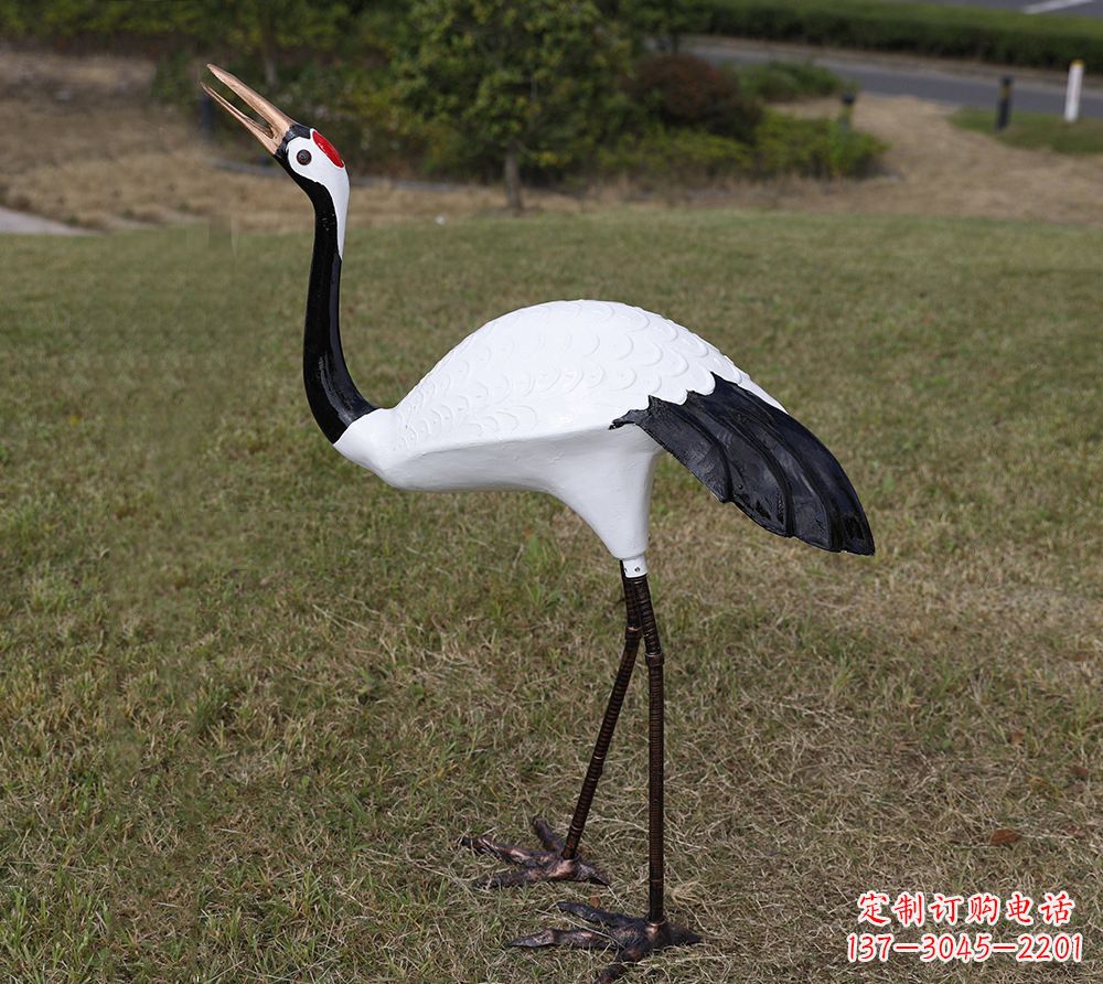 菏泽玻璃钢雕塑仙鹤——灵动飞翔的艺术之美