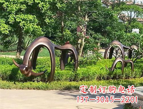 菏泽玻璃钢动物雕塑公园草坪的美丽装饰