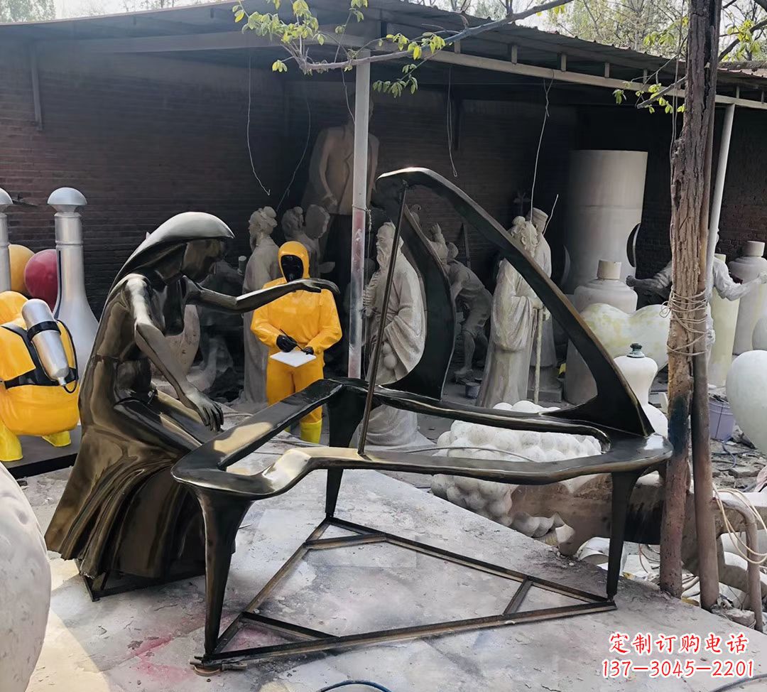 菏泽玻璃钢仿铜钢琴雕塑