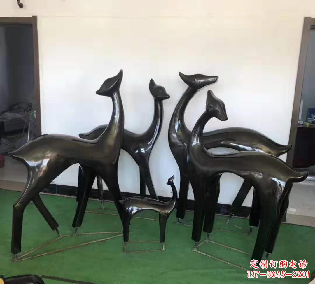 菏泽玻璃钢仿铜鹿雕塑完美点缀庭院景观