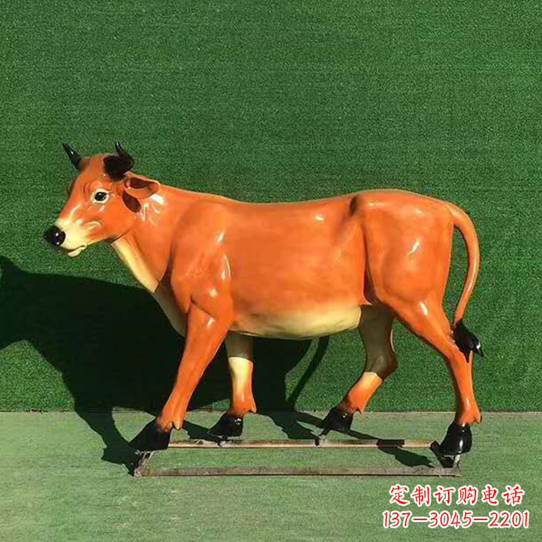 菏泽玻璃钢仿真黄牛动物雕塑
