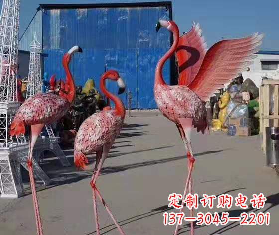 菏泽火烈鸟雕塑以玻璃钢创造精美的景观雕塑
