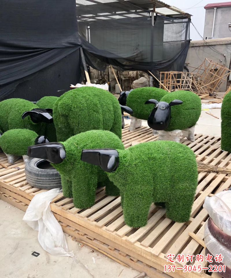 菏泽玻璃钢绿植小羊肖恩雕塑公园动物雕塑