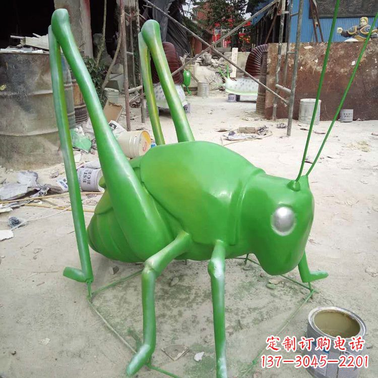 菏泽玻璃钢蚂蚱蝗虫雕塑
