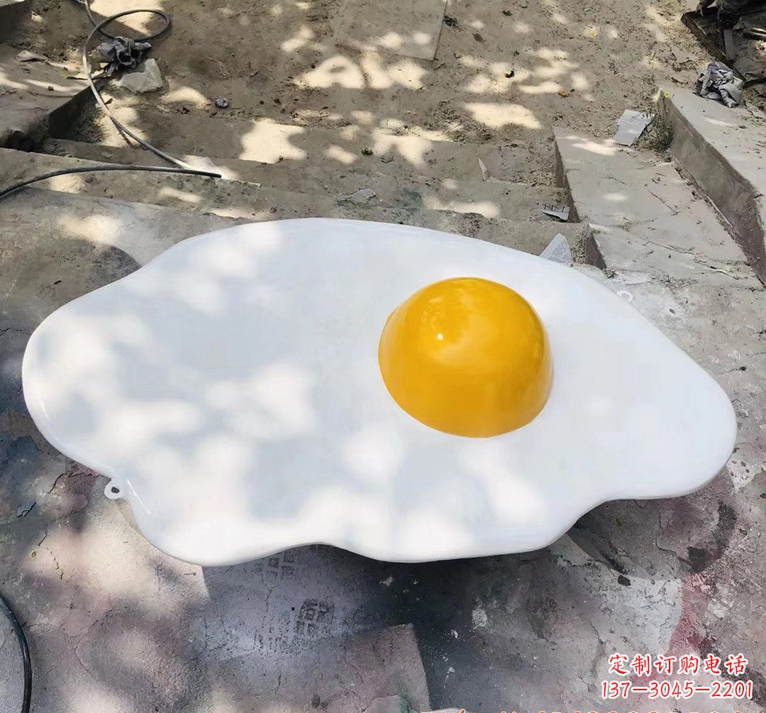 菏泽玻璃钢摊鸡蛋景观雕塑