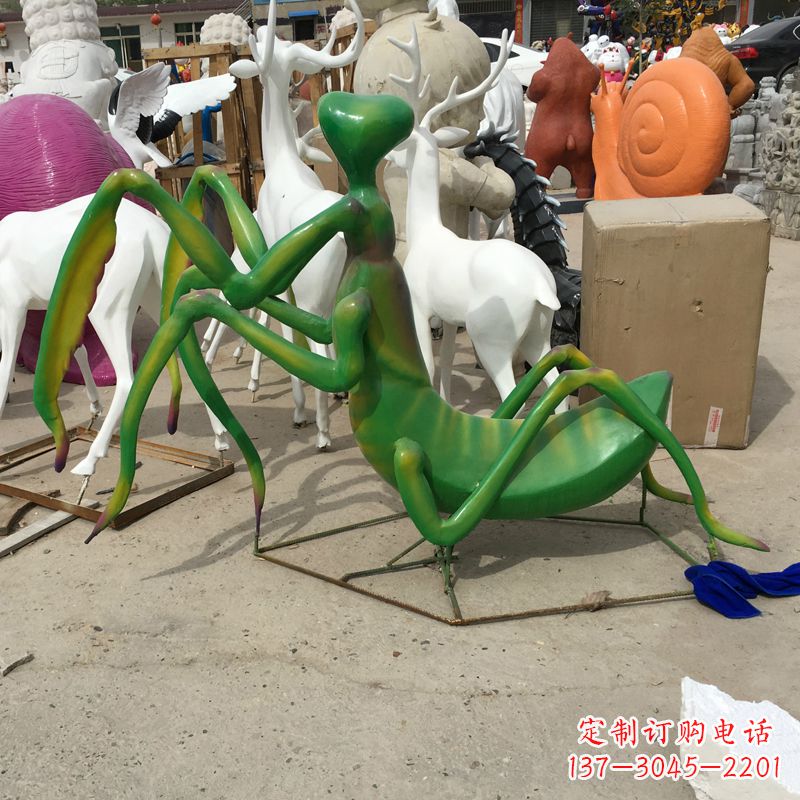 菏泽玻璃钢螳螂雕塑