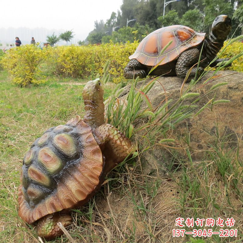 菏泽玻璃钢乌龟园林草丛动物雕塑摆件