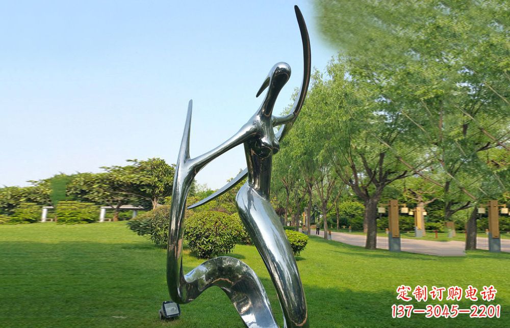 菏泽不锈钢美女雕塑给公园注入活力