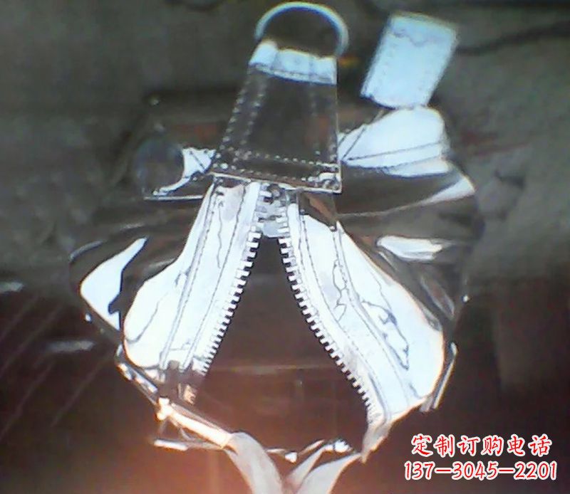 菏泽不锈钢创意手提包细节雕塑