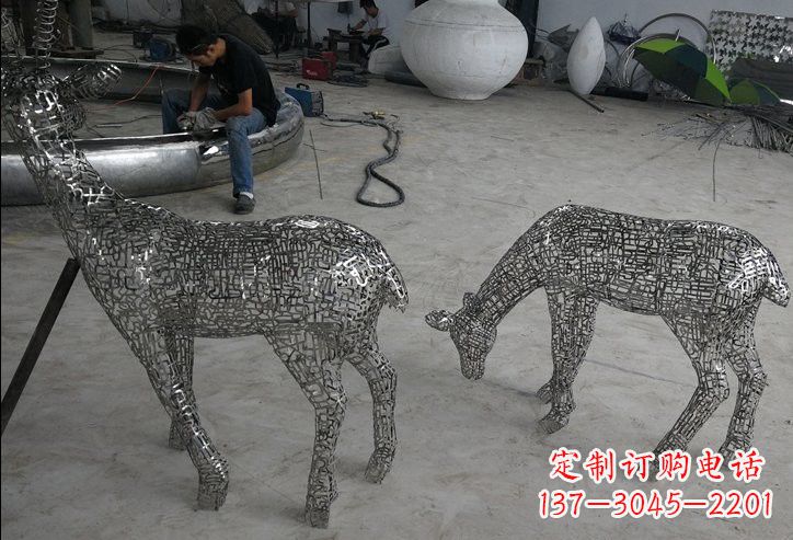 菏泽不锈钢动物镂空鹿雕塑