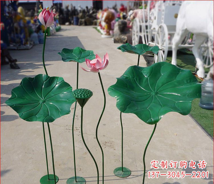 菏泽不锈钢荷花雕塑色彩斑斓美不胜收