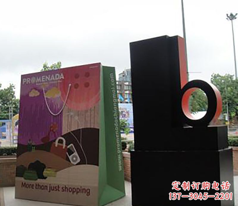 菏泽不锈钢购物袋雕塑为公园带来现代风格