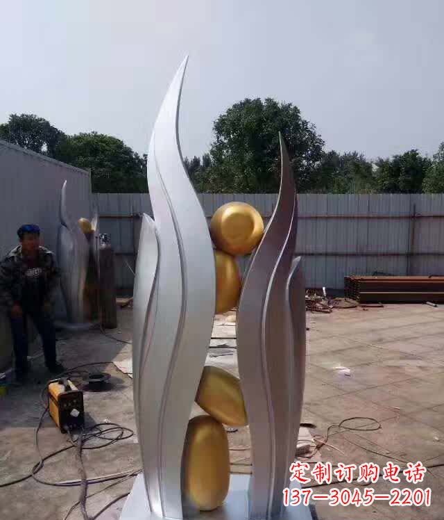 菏泽不锈钢广场翅膀雕塑1