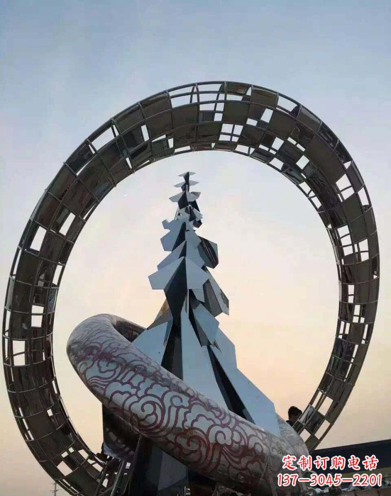 菏泽不锈钢广场抽象祥云和松树雕塑