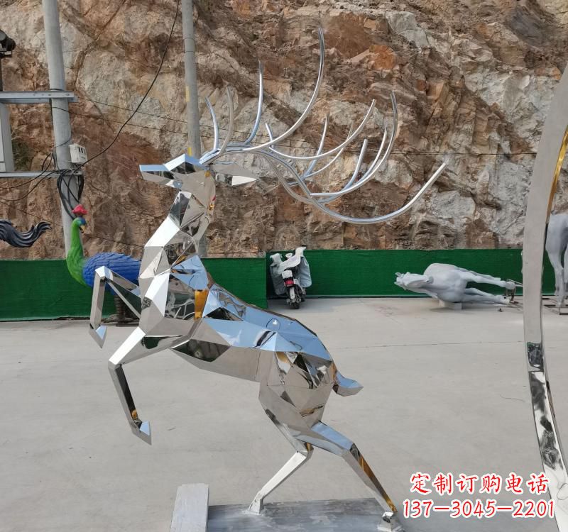 菏泽梅花鹿雕塑美丽而神秘的存在