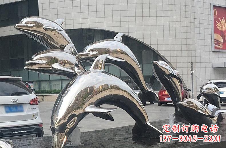 菏泽海豚雕塑——不锈钢广场上的跳跃动态