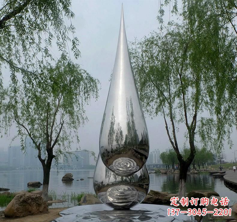 菏泽不锈钢广场的水滴雕塑
