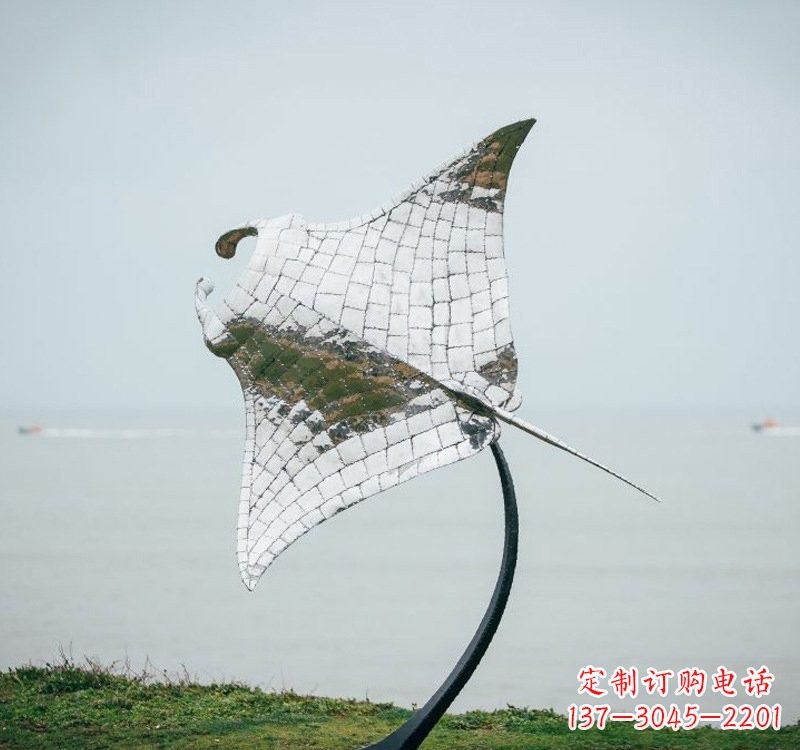 菏泽不锈钢海洋动物蝠鲼雕塑艺术与环保的完美结合
