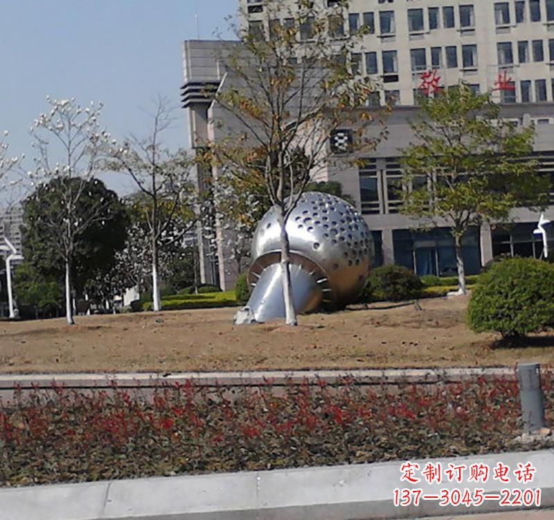 菏泽不锈钢话筒雕塑简约而又具有现代感
