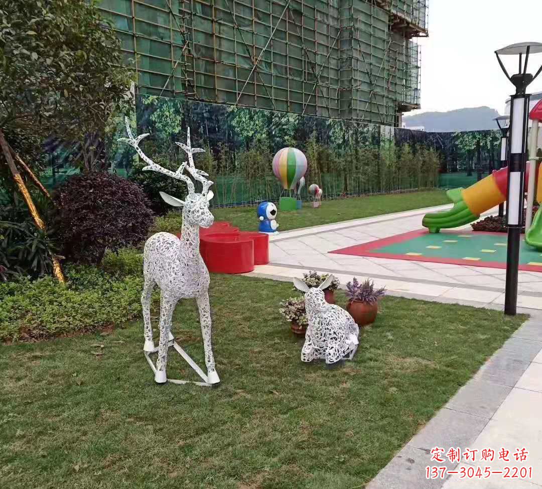 菏泽不锈钢梅花鹿雕塑点亮公园景观