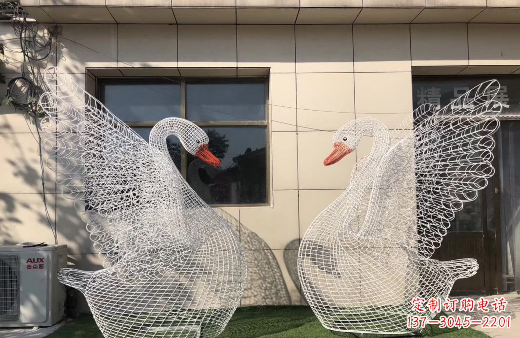 菏泽不锈钢镂空天鹅雕塑象征着美丽的永恒