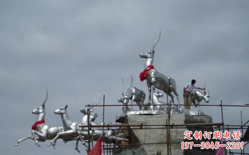 菏泽不锈钢动物雕塑——美丽宁静的自然之美