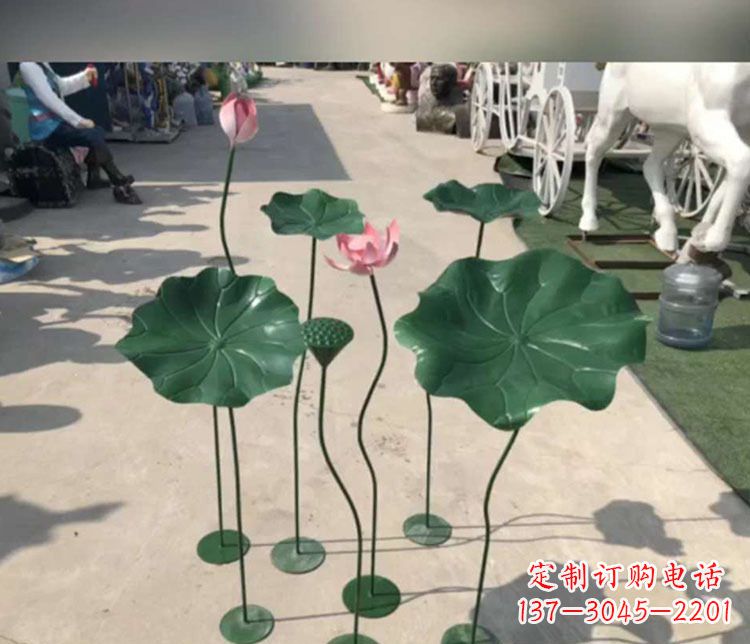 菏泽不锈钢荷花雕塑象征着美丽的永恒