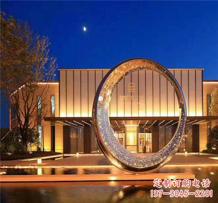 菏泽不锈钢圆环雕塑给空间增添无限美感