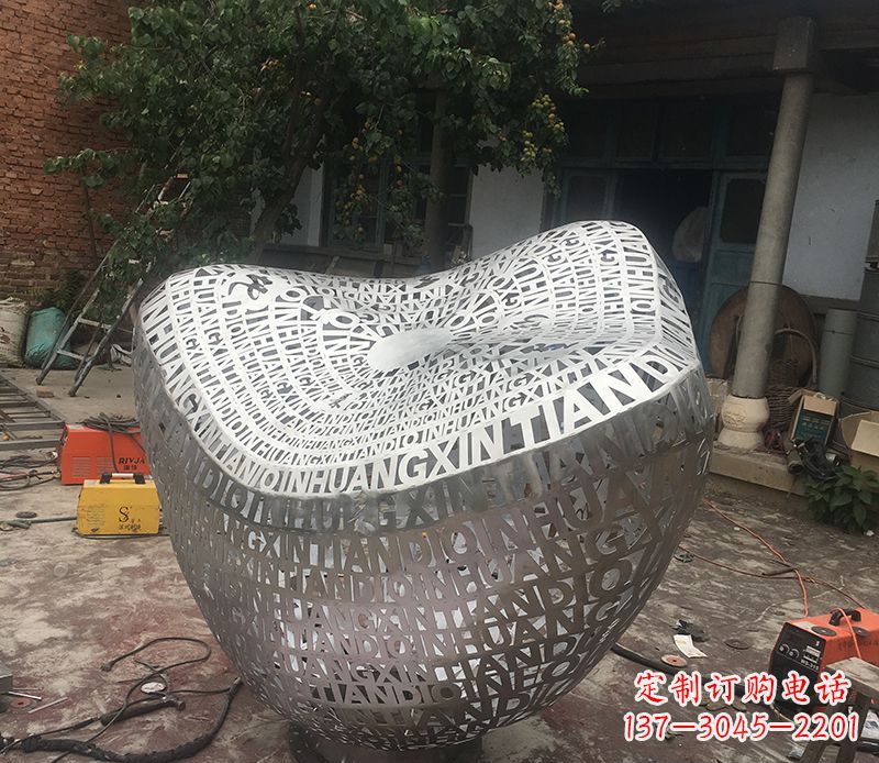 菏泽不锈钢元宝雕塑精美外形与精美文化
