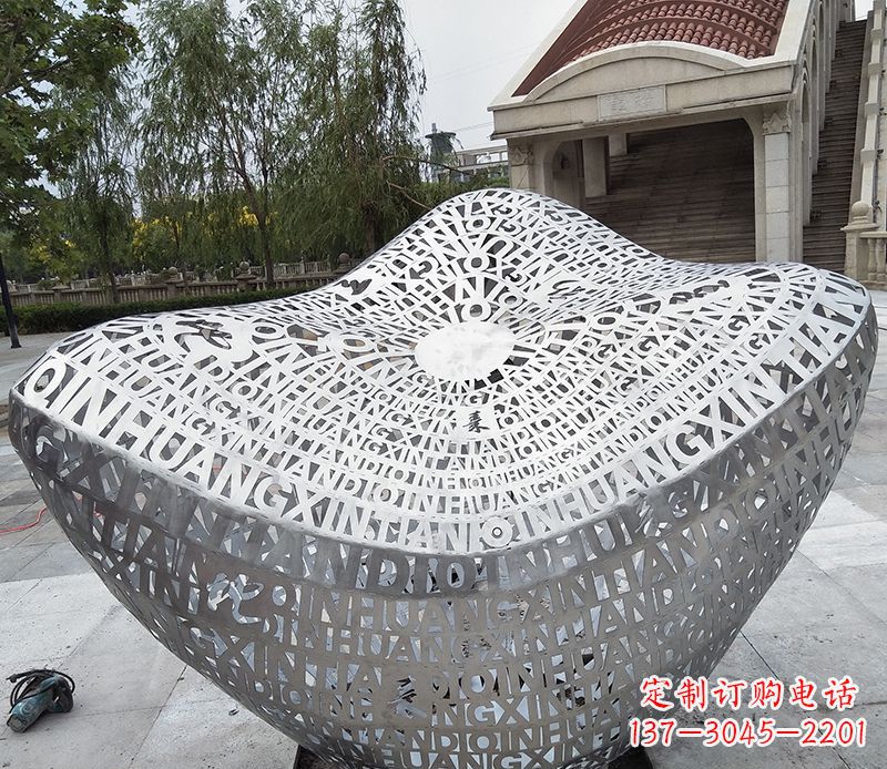 菏泽不锈钢字母元宝雕塑精美艺术精品