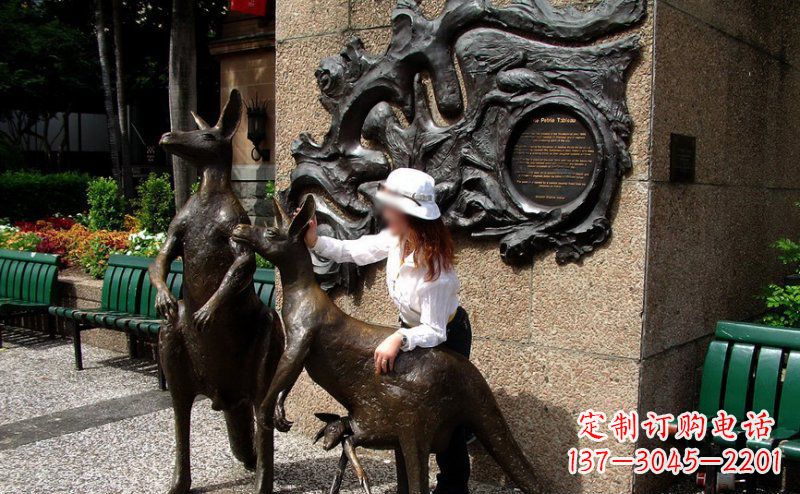 菏泽袋鼠雕塑——装点步行街的美丽风景