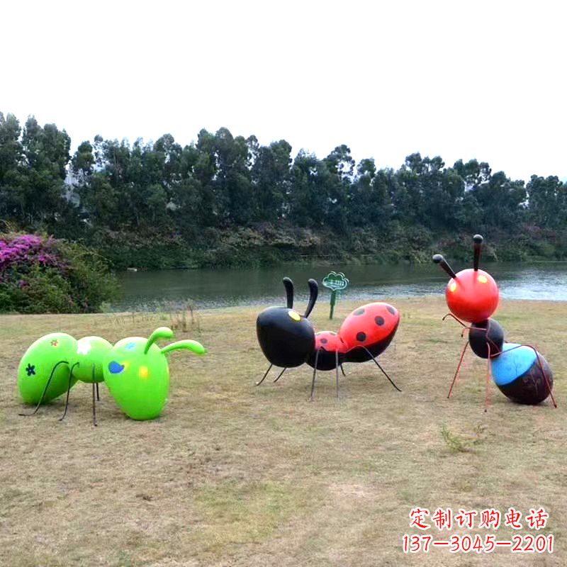 菏泽彩绘玻璃钢蚂蚁雕塑——精致又充满动感
