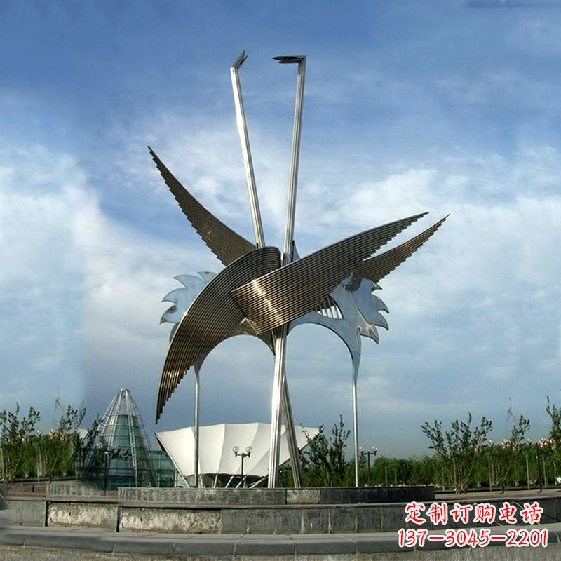 菏泽城市广场精美仙鹤雕塑