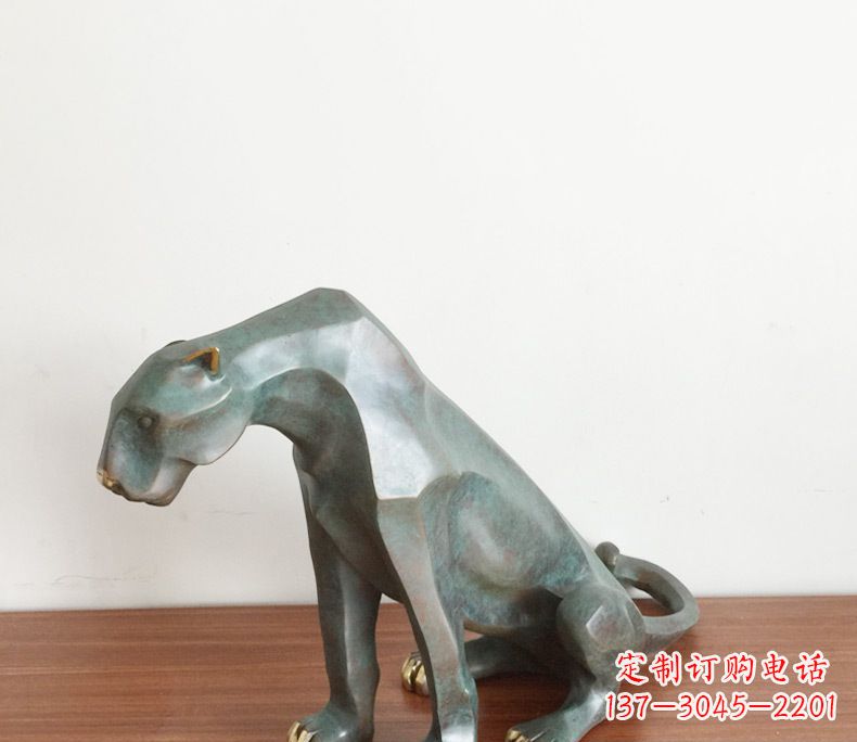菏泽绚丽多彩的豹子动物铜雕