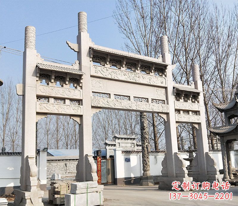 菏泽村口的珍贵文化——牌坊雕塑