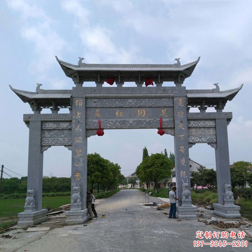 菏泽村镇青石三门石雕牌坊