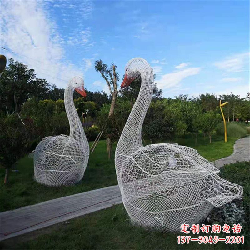 菏泽大型网格天鹅景观动物雕塑摆件(天鹅爱心门)
