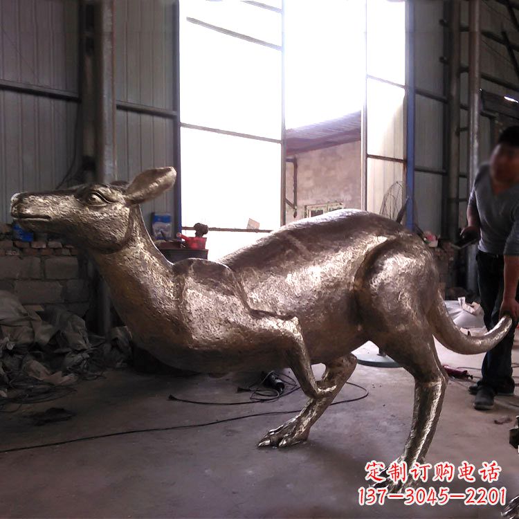 菏泽袋鼠纯铜雕塑