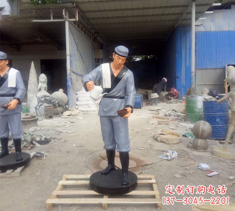 菏泽饭店门口玻璃钢仿真店小二雕塑