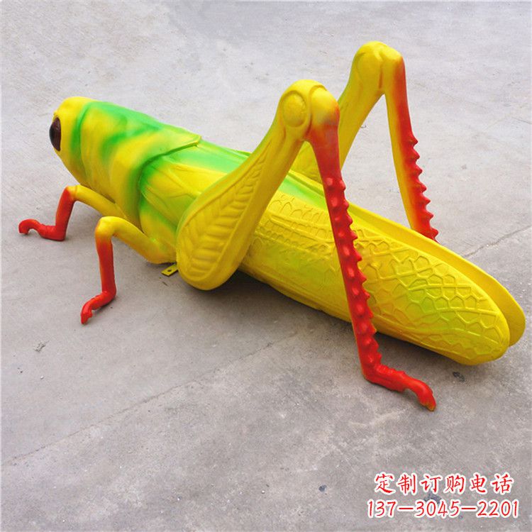 菏泽仿真蝗虫玻璃钢蚂蚱雕塑