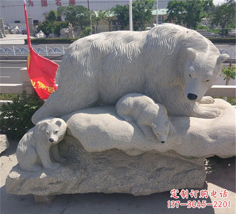 菏泽公园北极熊母子石雕