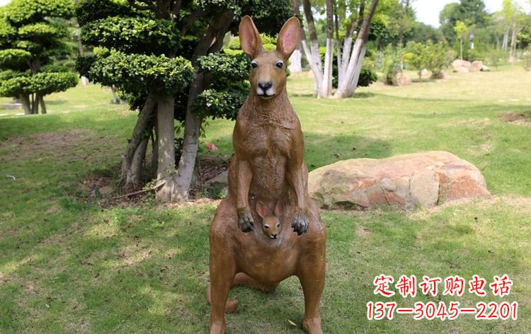 菏泽公园玻璃钢仿真袋鼠雕塑