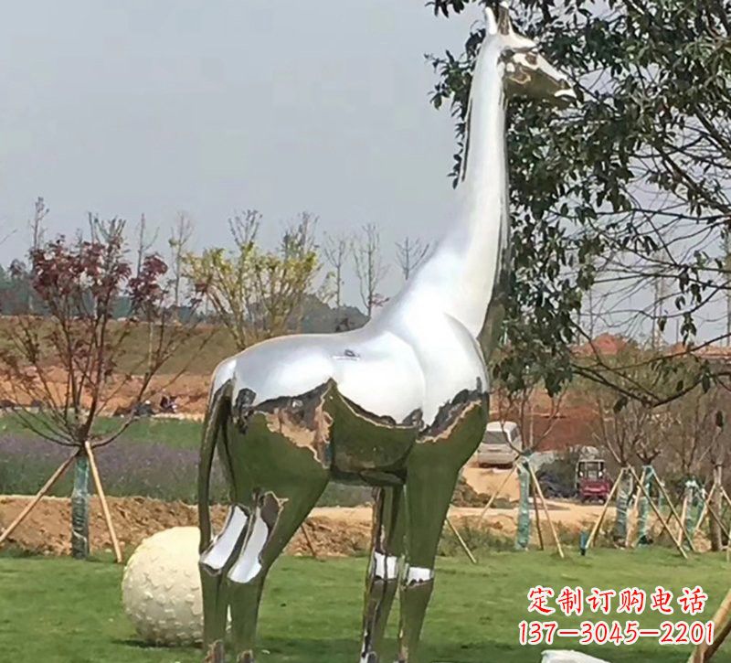 菏泽公园不锈钢长颈鹿雕塑