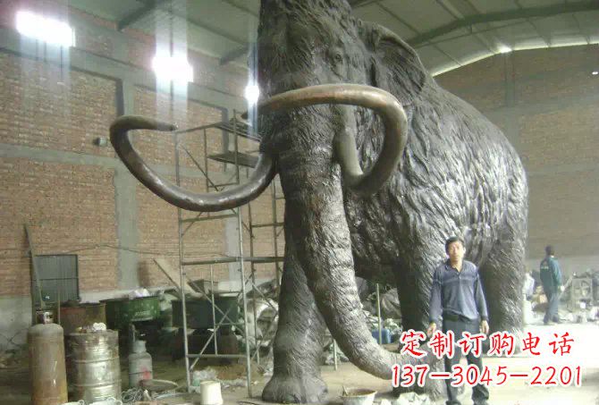 菏泽公园动物长毛象铜雕
