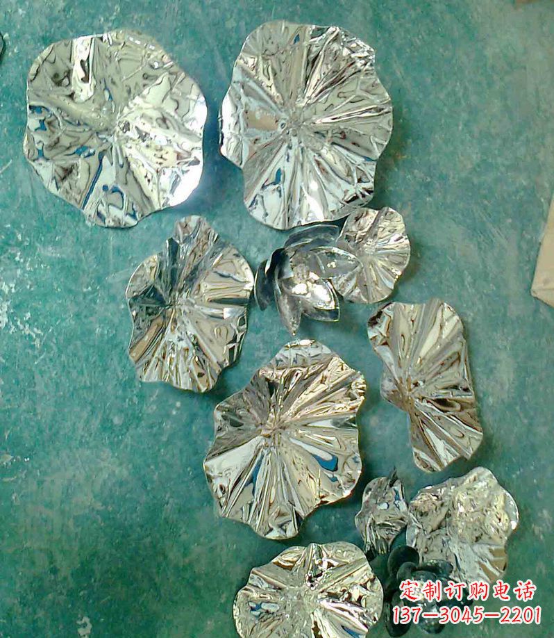 菏泽精致锻铜荷叶造型雕塑