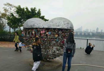 菏泽不锈钢英文字母镂空景观雕塑