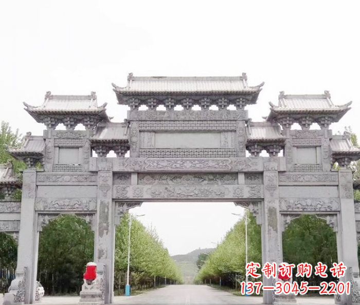 菏泽三门石雕牌坊,独具特色的地标雕塑